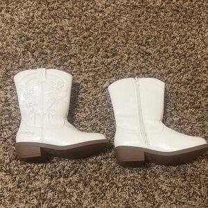 bebe Kids White Embroidered Boots